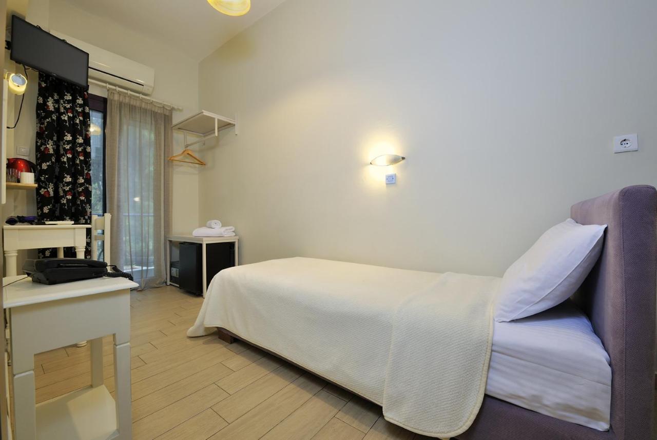 Dryades & Orion Hotel Athens Room photo