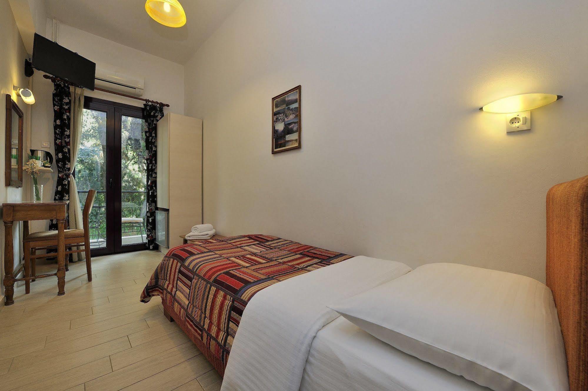 Dryades & Orion Hotel Athens Exterior photo